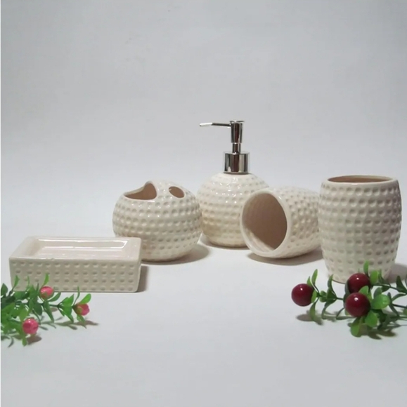 New 4 Piece Elegant Bath Accessory Set Golf Ball Textured Silver - Picture 1 of 3
